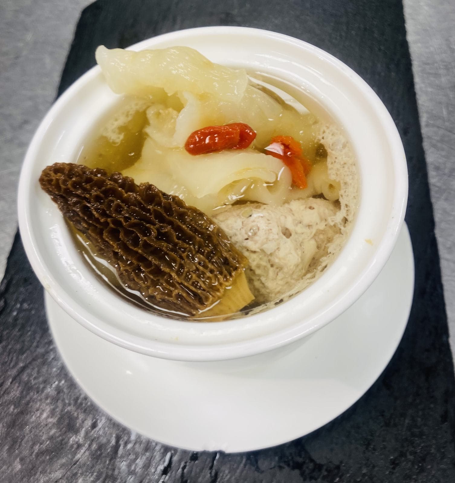 羊肚菌炖花胶